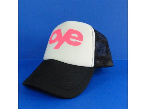 Gorra Tipo Trucker  Con Logo Matte